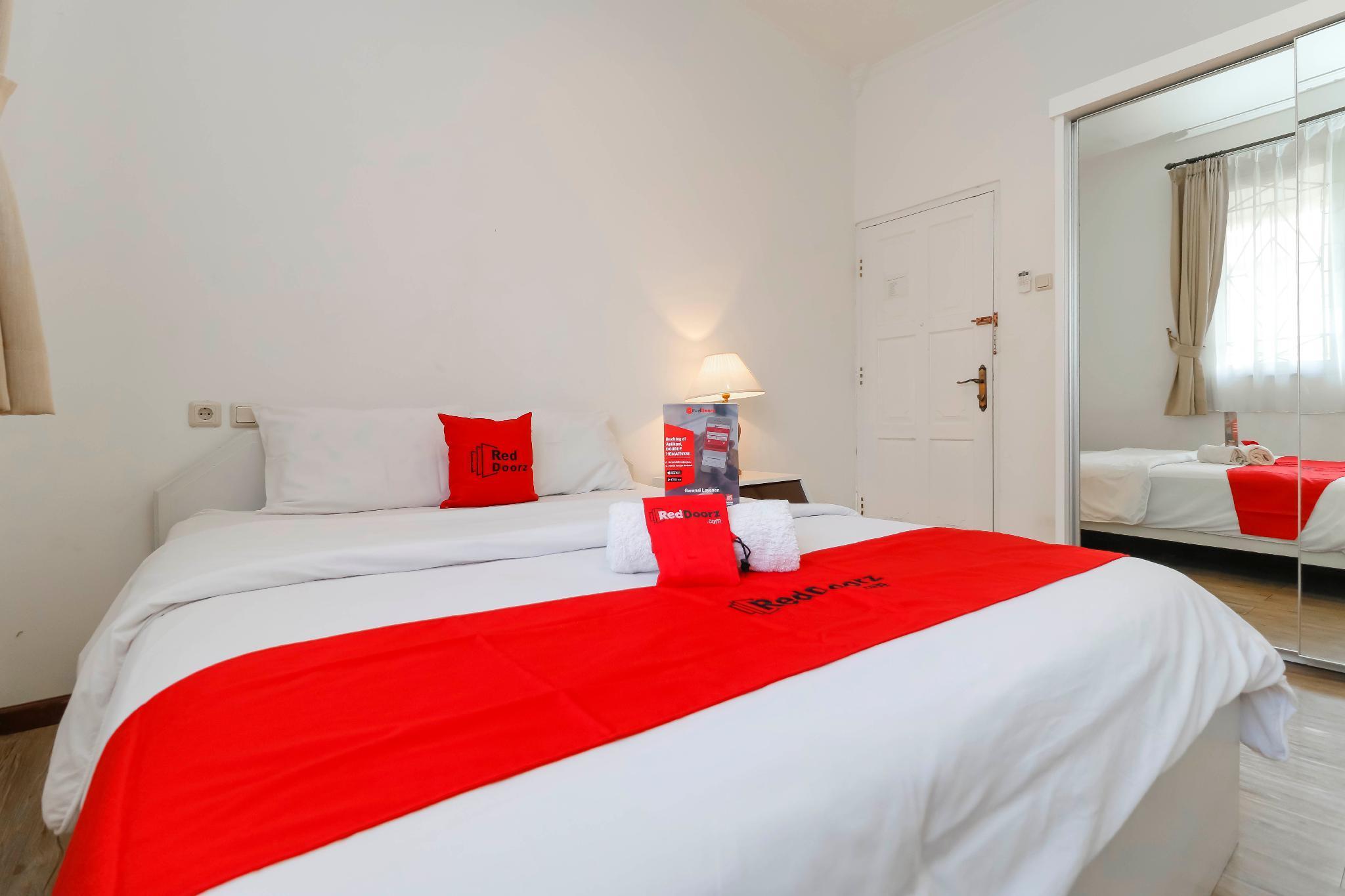 Reddoorz Plus @ Tendean Jakarta Exterior foto