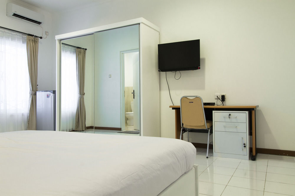 Reddoorz Plus @ Tendean Jakarta Exterior foto