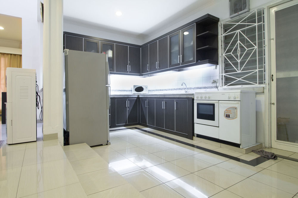 Reddoorz Plus @ Tendean Jakarta Exterior foto