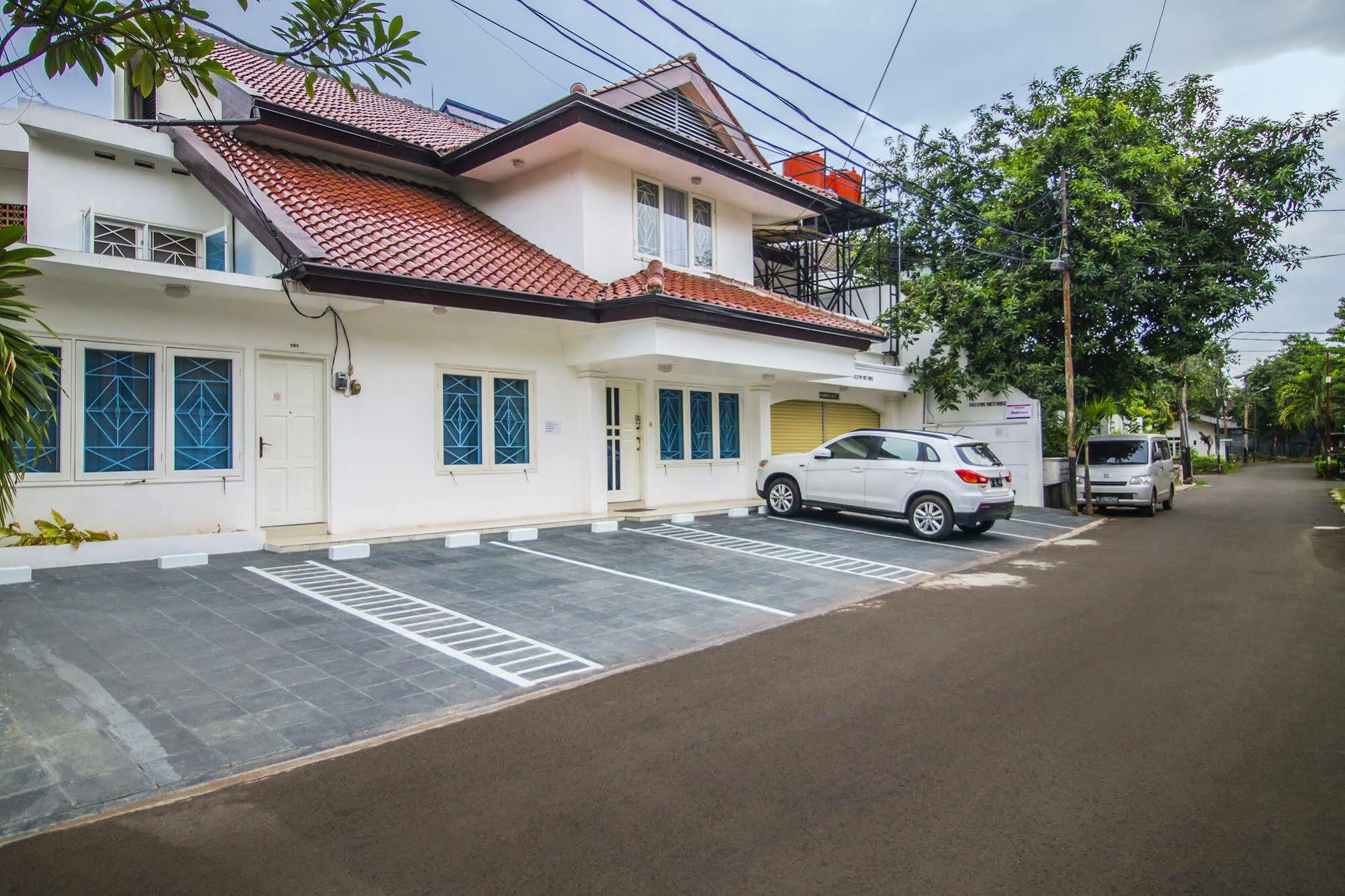 Reddoorz Plus @ Tendean Jakarta Exterior foto