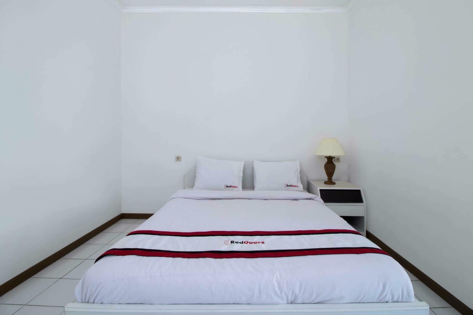 Reddoorz Plus @ Tendean Jakarta Exterior foto