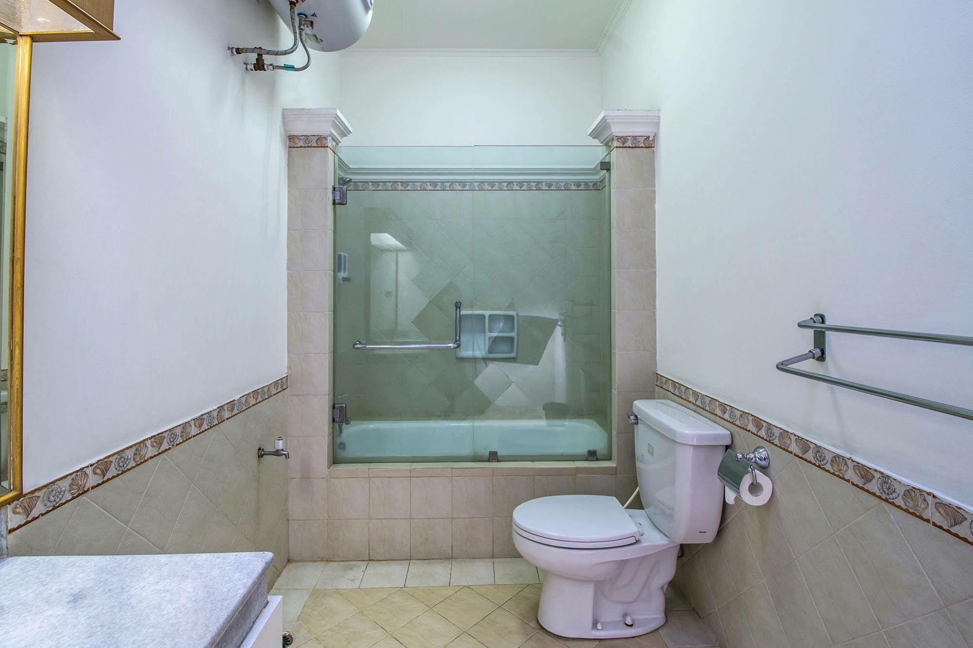 Reddoorz Plus @ Tendean Jakarta Exterior foto