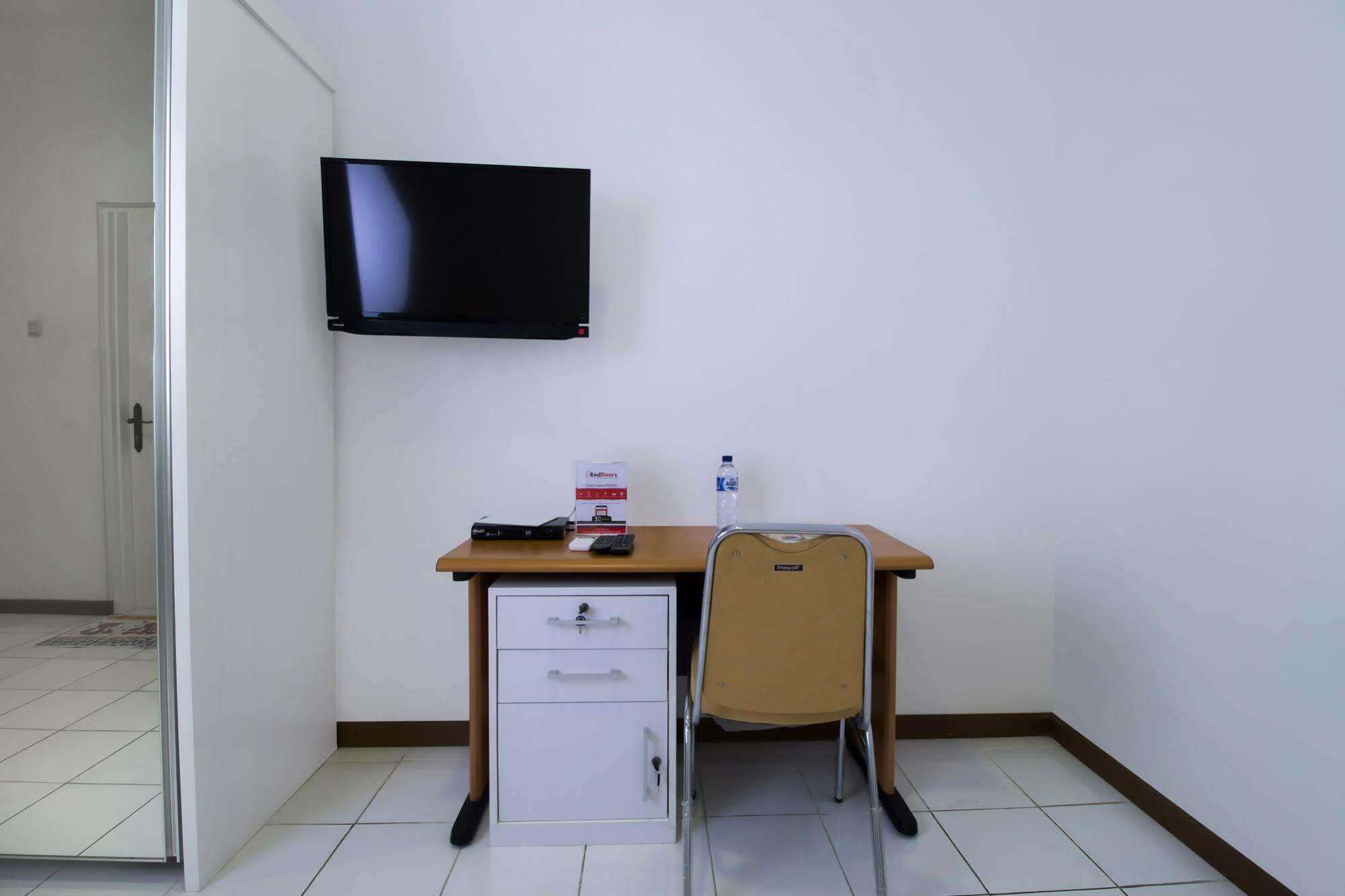 Reddoorz Plus @ Tendean Jakarta Exterior foto