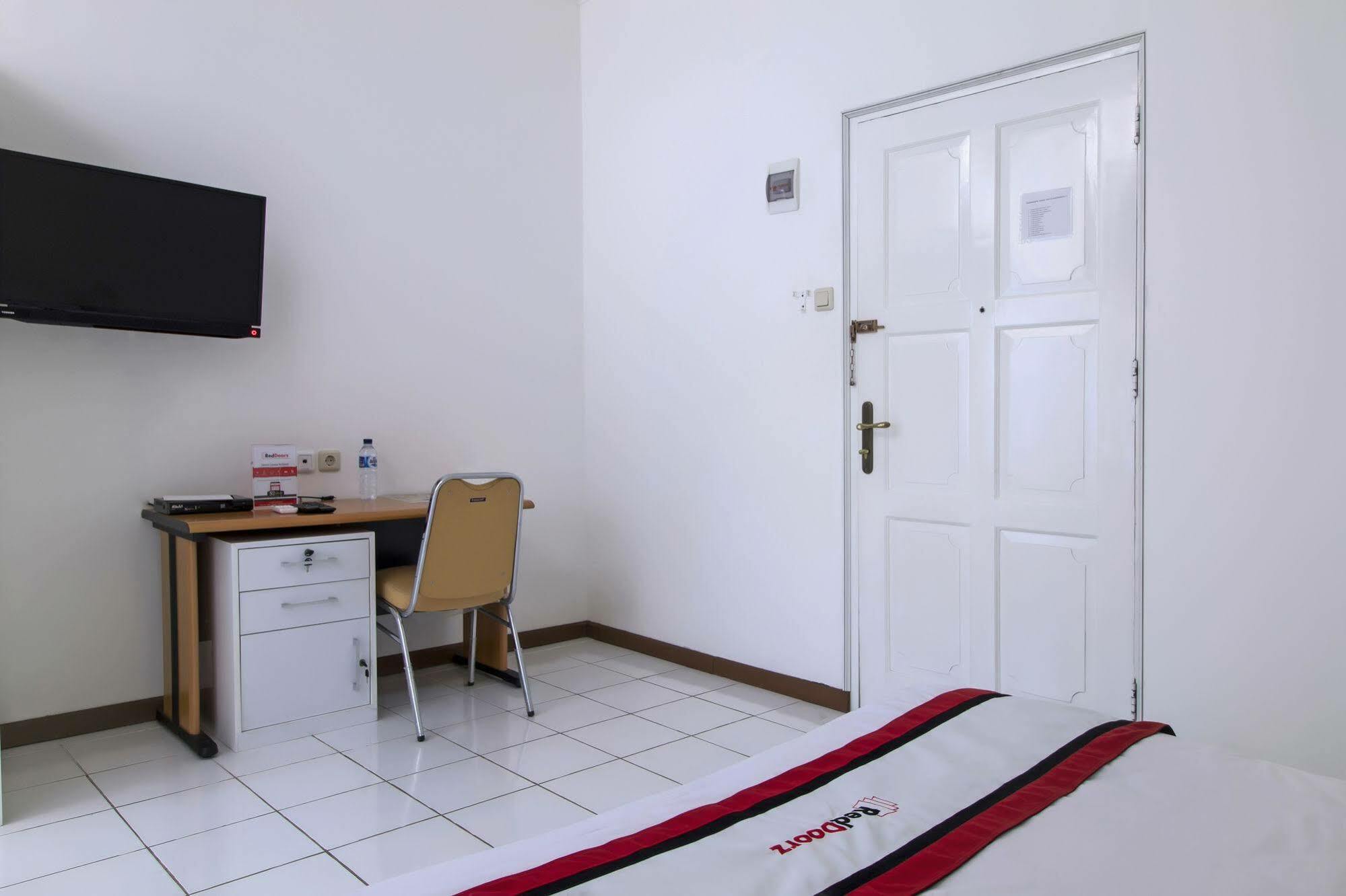 Reddoorz Plus @ Tendean Jakarta Exterior foto